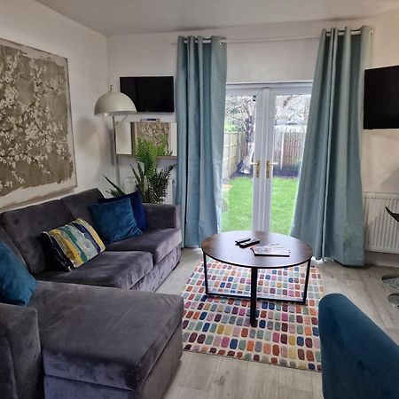Modern 4-Bed House With Garden & Parking Villa Coventry Dış mekan fotoğraf