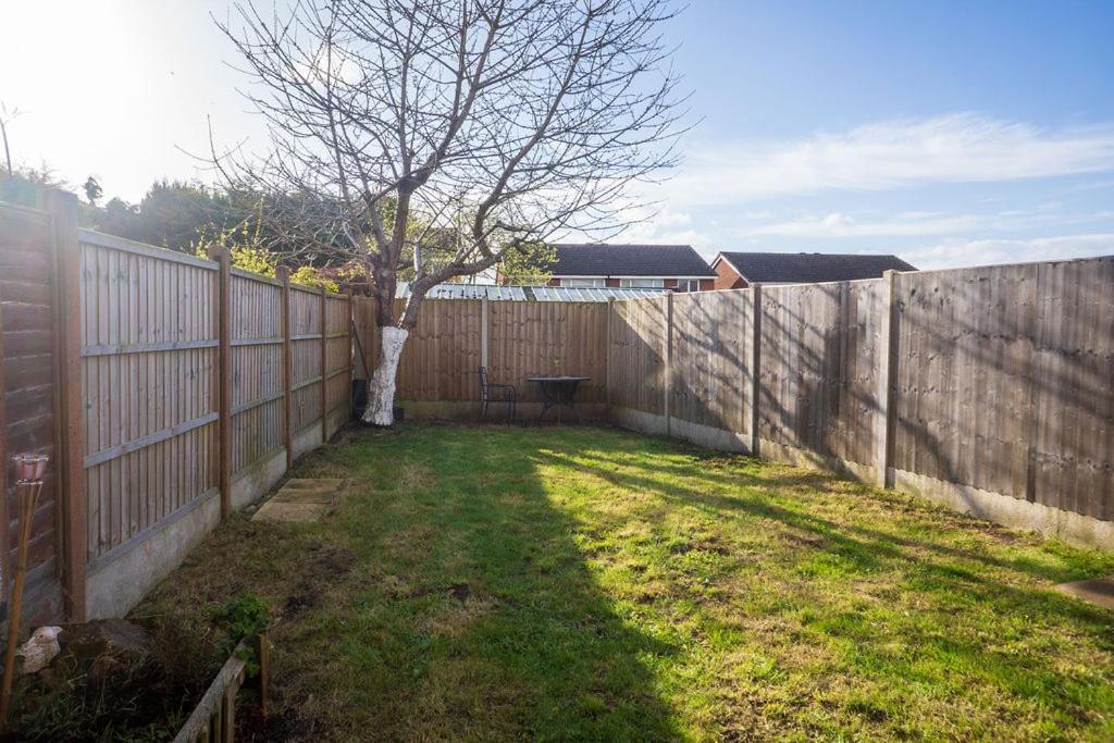 Modern 4-Bed House With Garden & Parking Villa Coventry Dış mekan fotoğraf