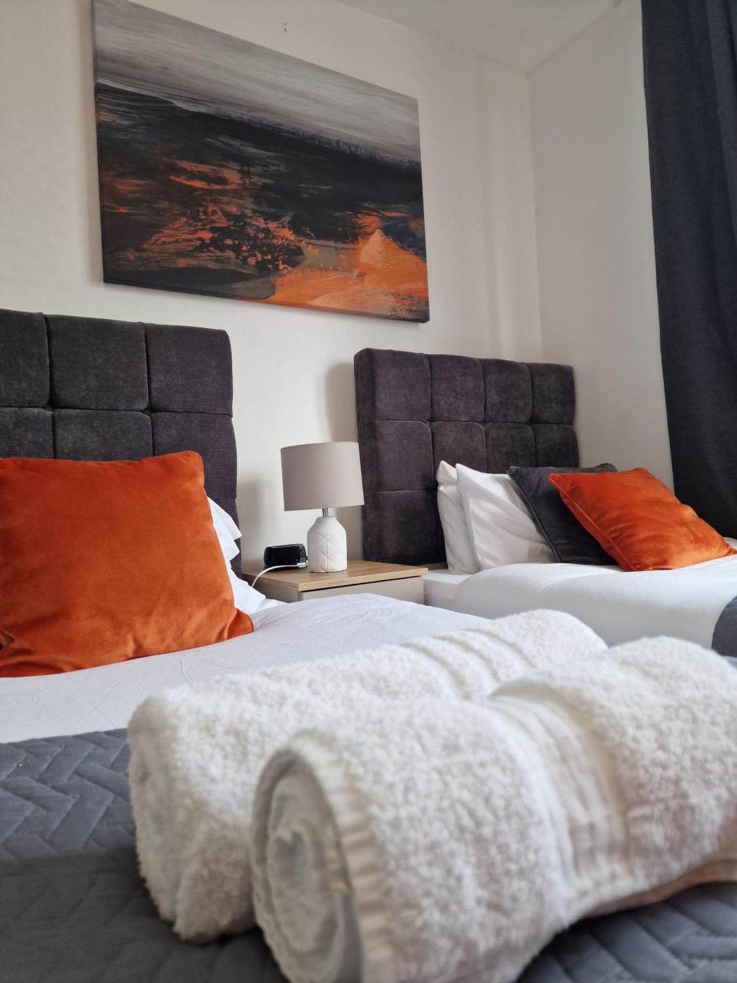 Modern 4-Bed House With Garden & Parking Villa Coventry Dış mekan fotoğraf