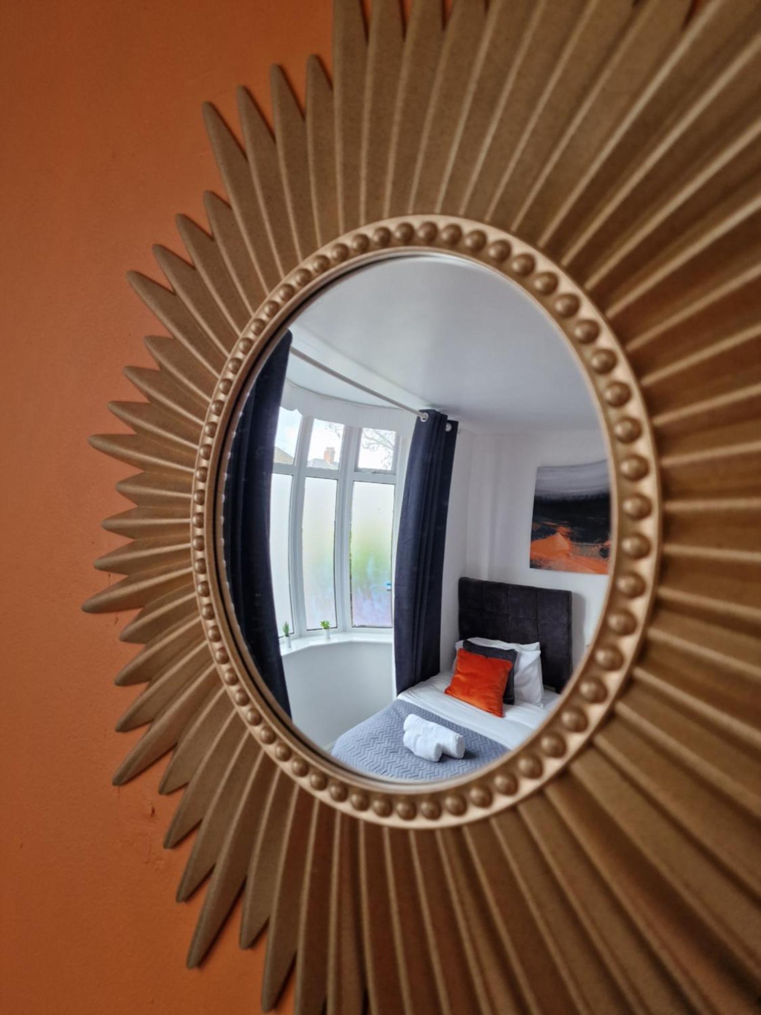 Modern 4-Bed House With Garden & Parking Villa Coventry Dış mekan fotoğraf