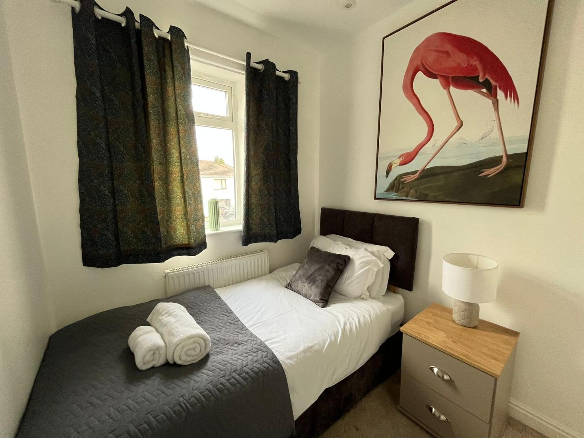 Modern 4-Bed House With Garden & Parking Villa Coventry Dış mekan fotoğraf