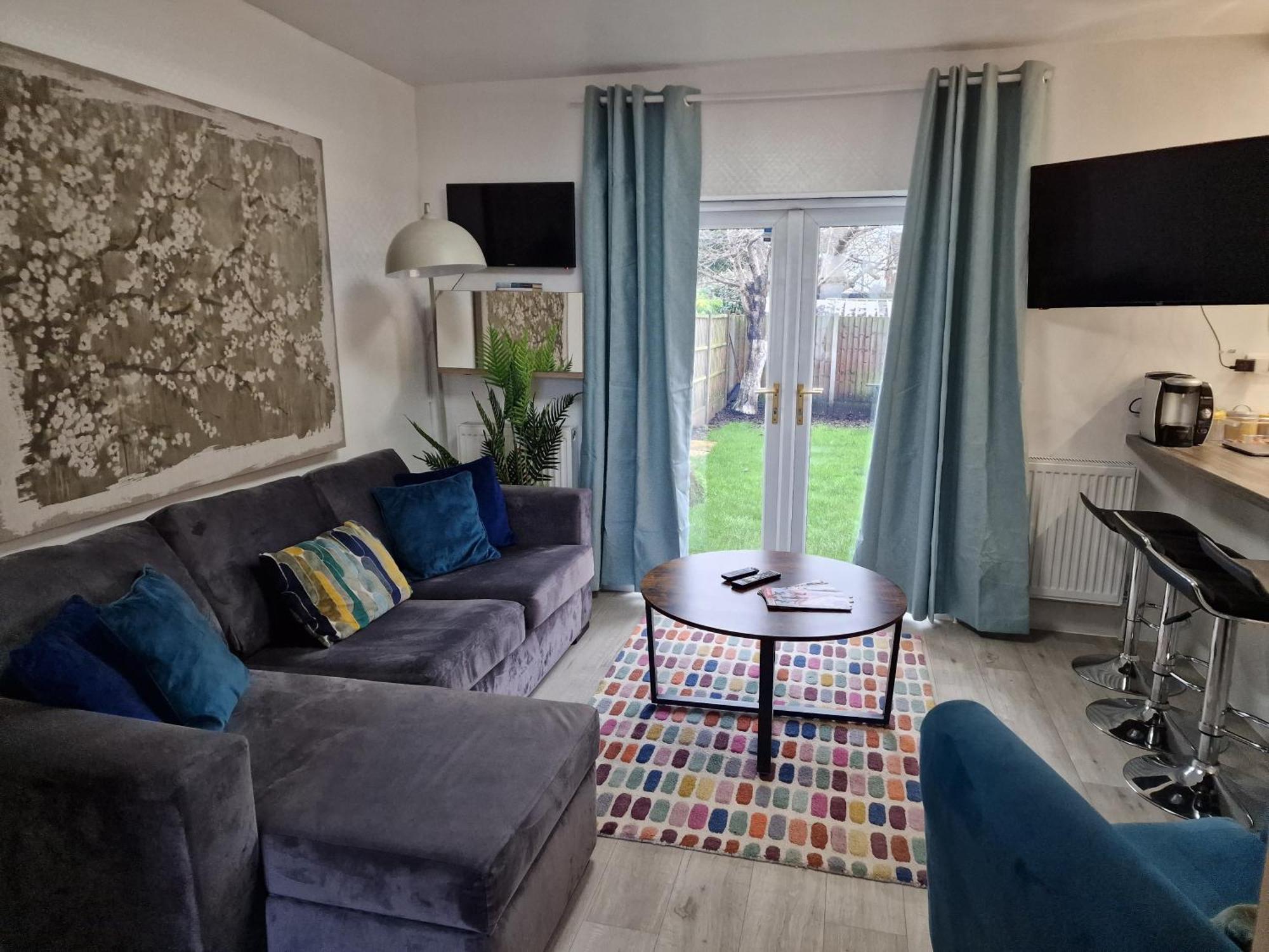 Modern 4-Bed House With Garden & Parking Villa Coventry Dış mekan fotoğraf
